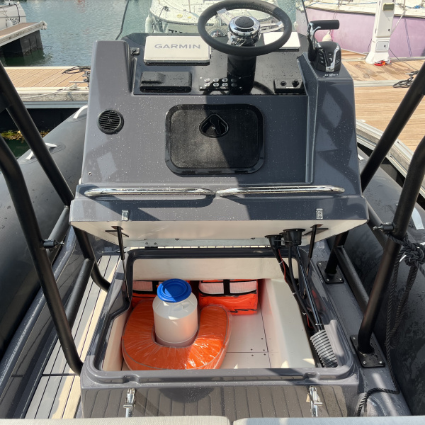 Moteur Yamaha F250 sur Zodiac Medline 7.5, commande électrique | Rioux Nautique