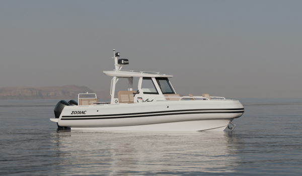 Poste de pilotage central du Zodiac X9.0 CC avec équipements ergonomiques et contrôle optimal pour le skipper | Rioux nautique