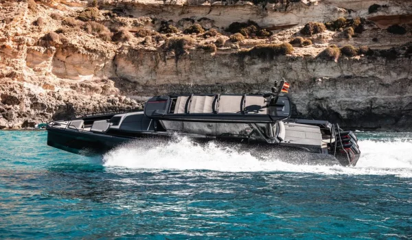 BRABUS Shadow 1300 XC Cross Cabin | Rioux Nautique