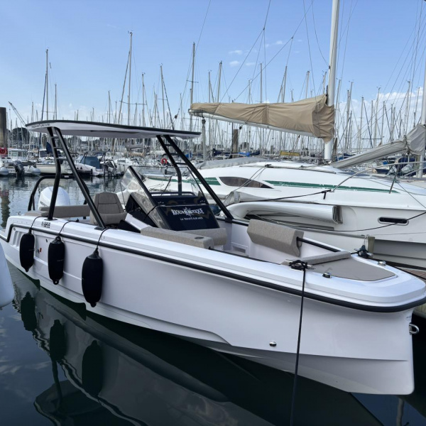 Vue extérieure de l’Axopar 22 T-Top | Rioux Nautique