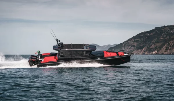 BRABUS Shadow 1000 XC Cross entrain de naviguer | Rioux Nautique