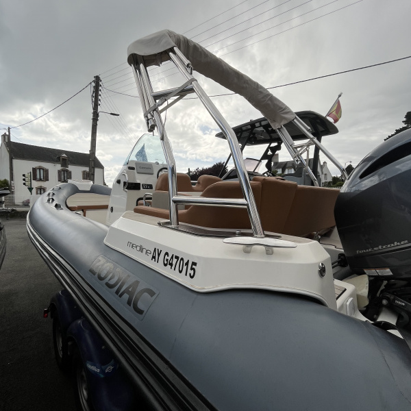 Remorque Nautilus double essieux 1 850 kg incluse avec le Zodiac Medline 6.8 Yamaha 200XCA occasion | Rioux Nautique