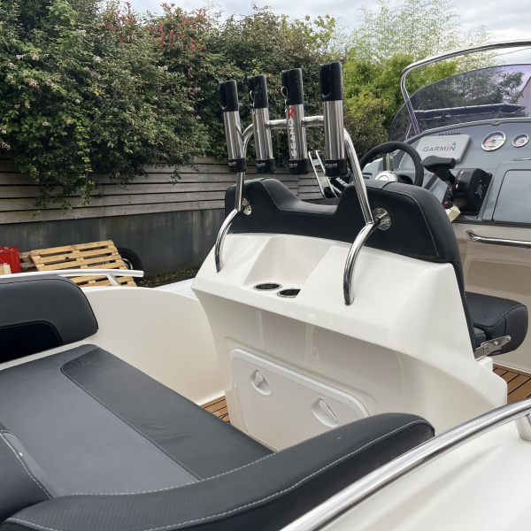 Semi-rigide Grand Golden Line 580 avec flotteurs Hypalon gris, sellerie Carbon noire et moteur Honda 100 CV | Rioux nautique