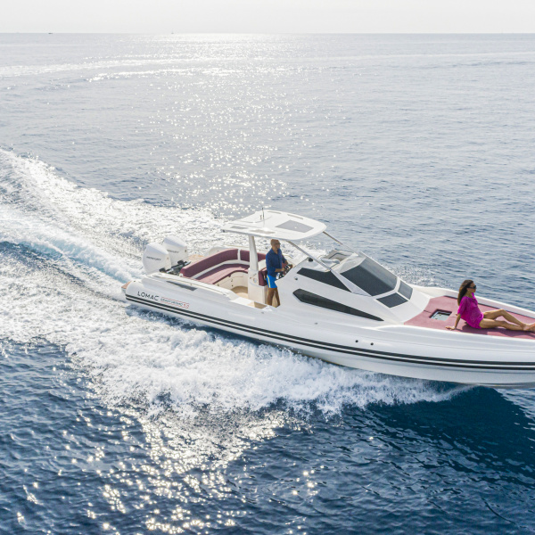 Photo du Lomac Gran Turismo 11.0 neuf, semi-rigide de 10.60 m avec vendeur complète, disponible à 249 000 €