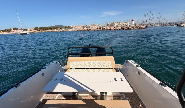 Vous avez un projet de bateau ? Essayez le Zodiac X9CC en mer, sur réservation | Rioux Nautique